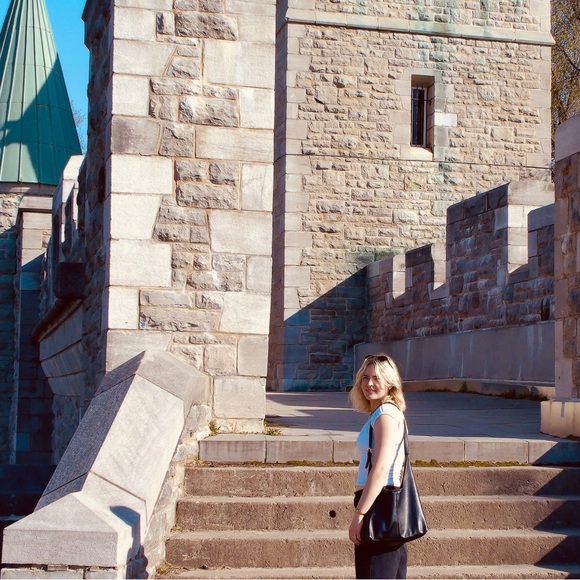 Meet your Posher, chelsea - Picture 3 of 4